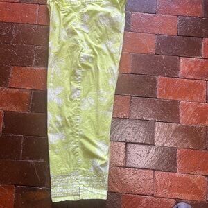 Moka sport capri size Medium lime green